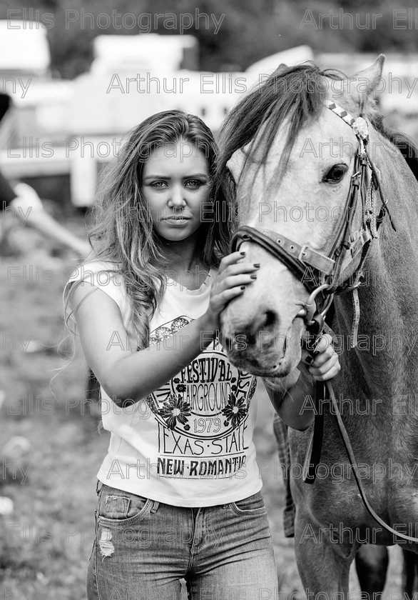 Spancilhill-x1 
 230615
Ciara Marsh, Limerick, with Goldie during the 2015 Spancilhill Horse Fair.Pic Arthur Ellis.