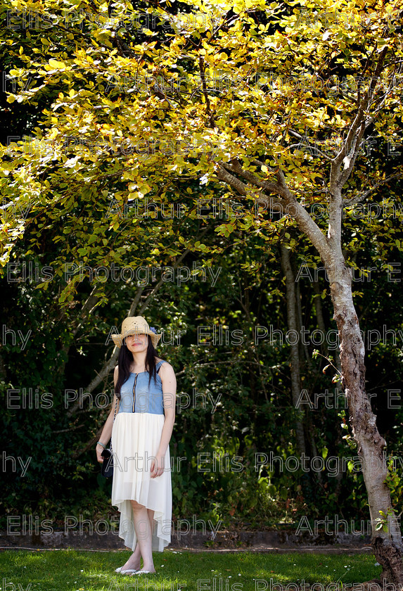 Regatta 20 
 200713
Yvonne Ni finds shade under a tree at the Clarecastle Regatta on Saturday.Pic Arthur Ellis.