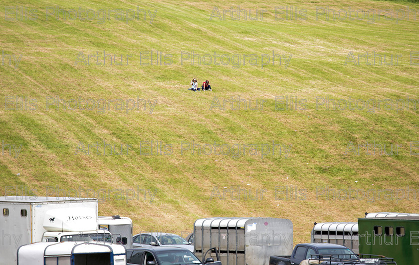 Spancilhill-1 
 230615
Finding a quiet spot for lunch during the 2015 Spancilhill Horse Fair.Pic Arthur Ellis.